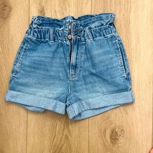 Hollister cute stretch waste Jean shorts